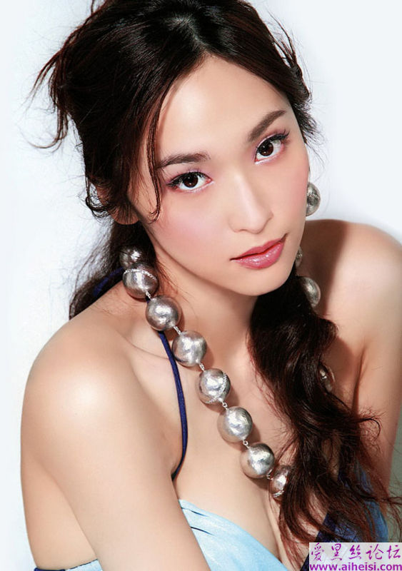 中国典型美女的一笑一颦
