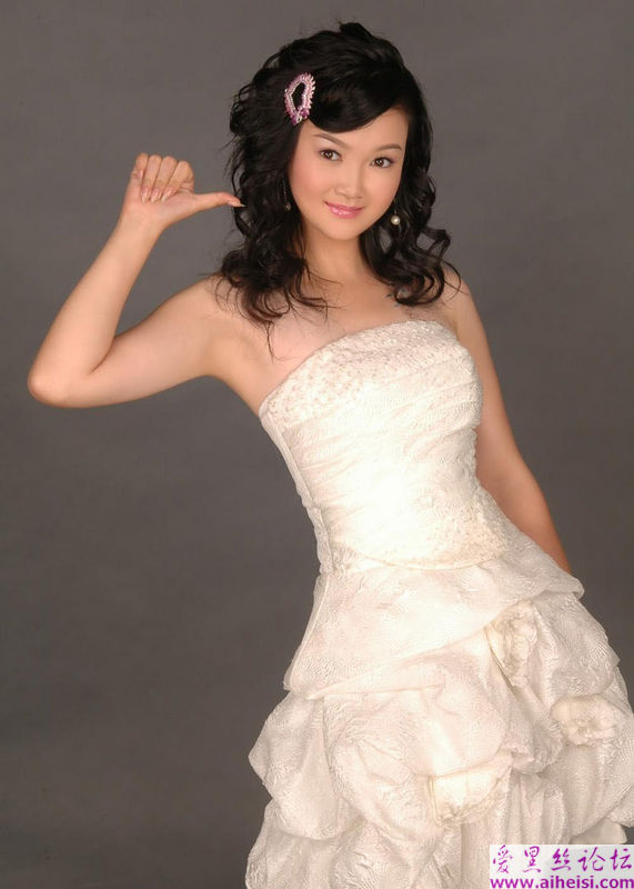 中国民族姑娘的现代装写真图