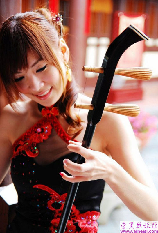 中国韵味的江南美女旗袍装欣赏