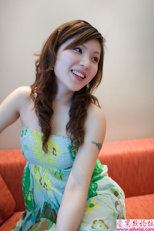丰满可人的美女