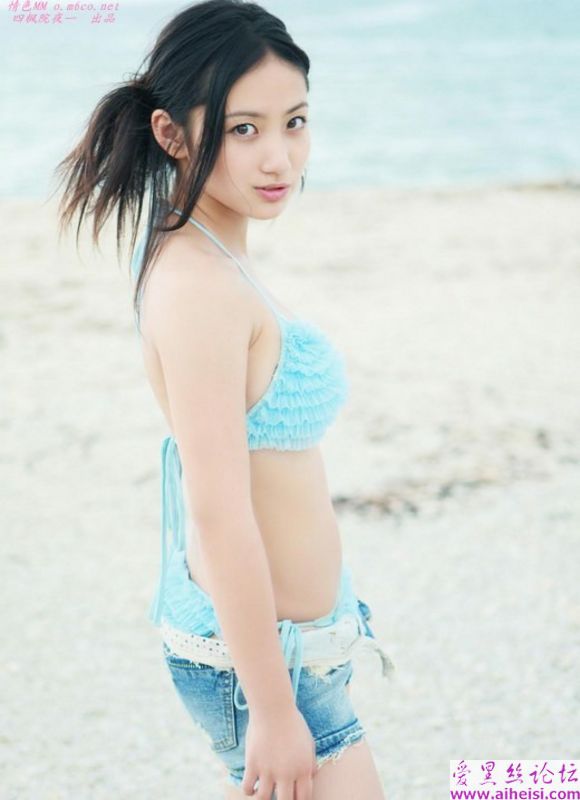 丰满的萝莉纱绫性感写真