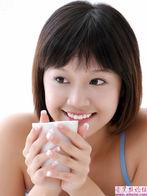 亮丽白皙的美女
