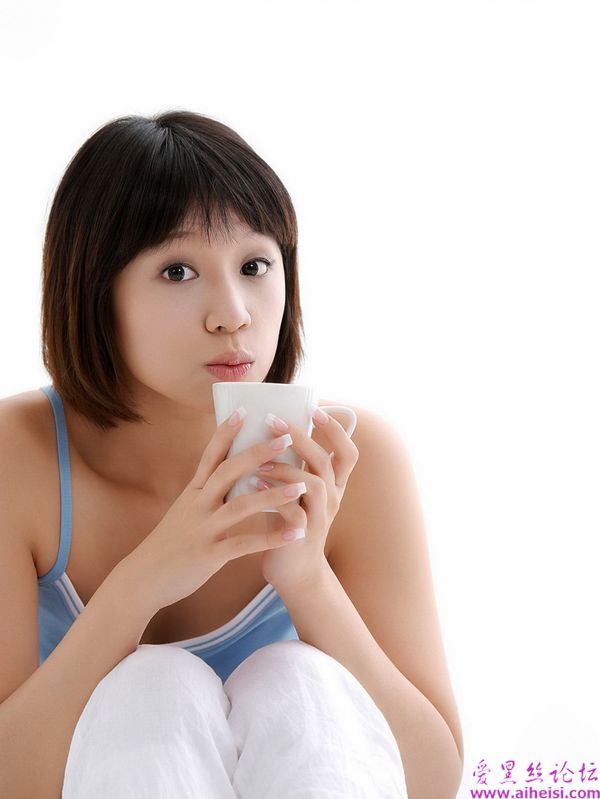 亮丽白皙的美女