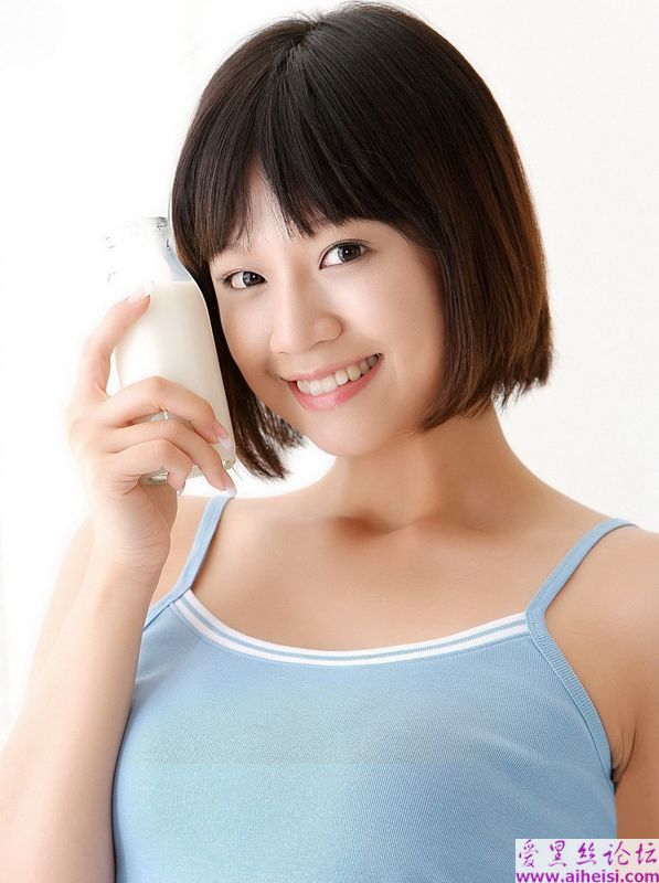 亮丽白皙的美女