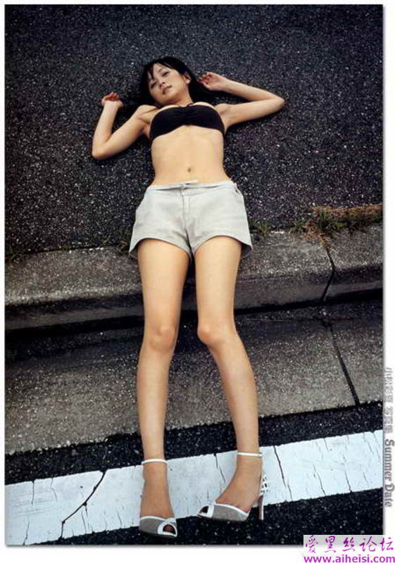 人见人爱的小美女小松彩夏