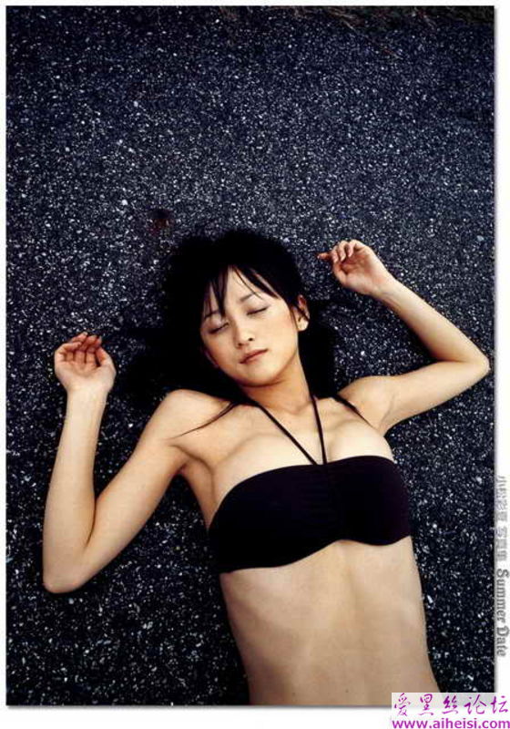 人见人爱的小美女小松彩夏