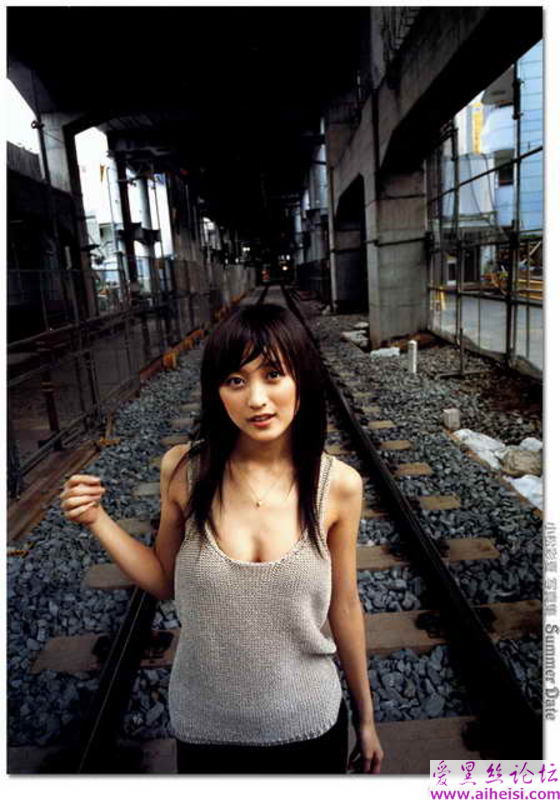 人见人爱的小美女小松彩夏