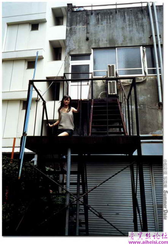 人见人爱的小美女小松彩夏