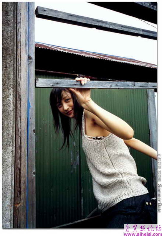人见人爱的小美女小松彩夏