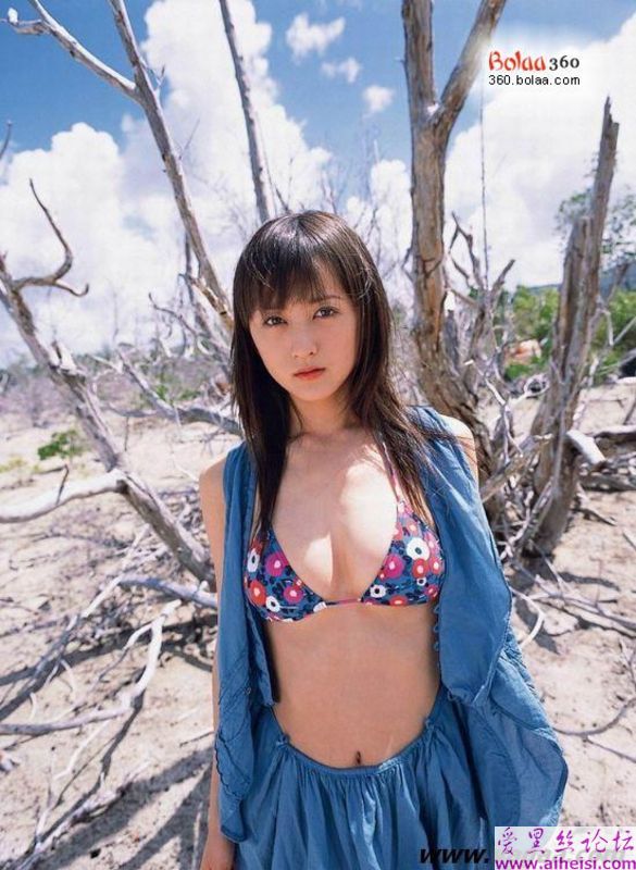 低胸美少女流落荒野