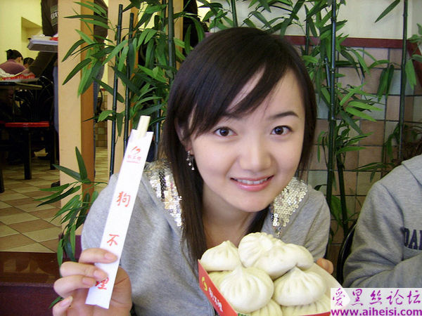 俏皮可爱的师范学校校花