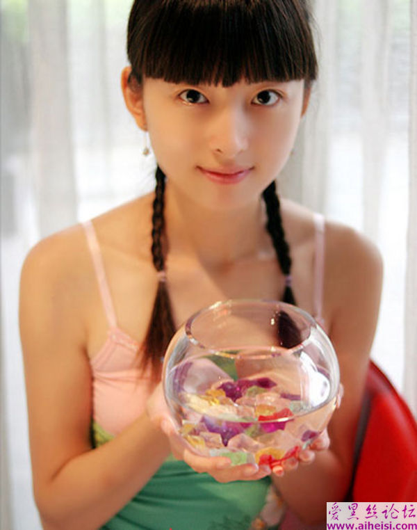 俏皮可爱的果冻女孩美女图片