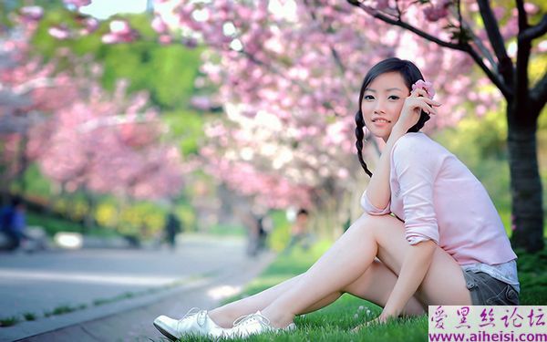 像桃花一样鲜艳的少女