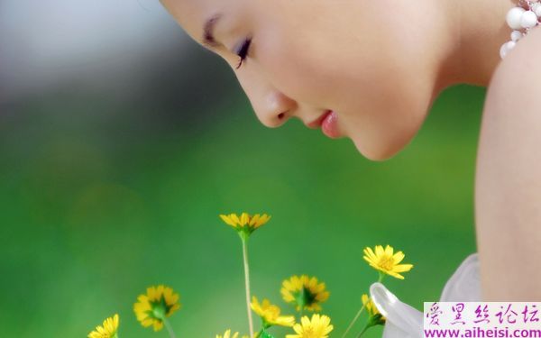 像桃花一样鲜艳的少女