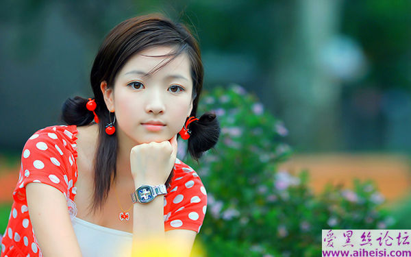 像桃花一样鲜艳的少女