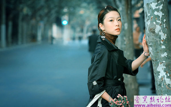 像桃花一样鲜艳的少女