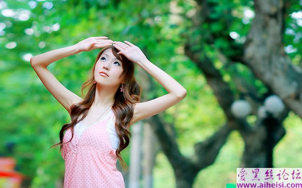 像桃花一样鲜艳的少女