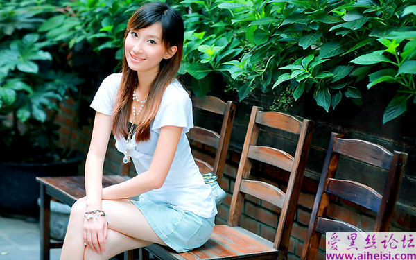 像桃花一样鲜艳的少女