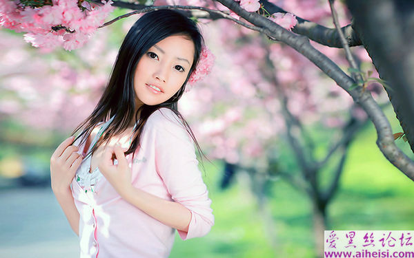 像桃花一样鲜艳的少女