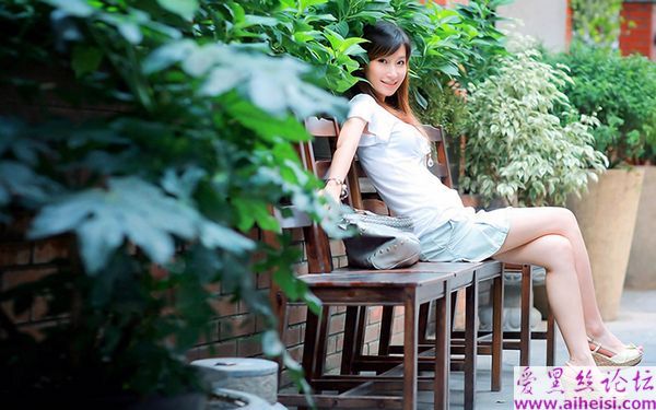 像桃花一样鲜艳的少女