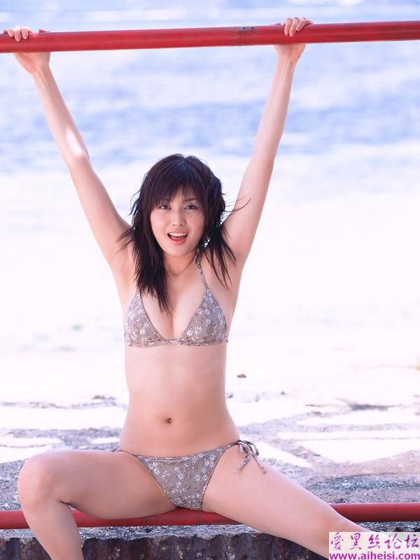 充满野性的美女