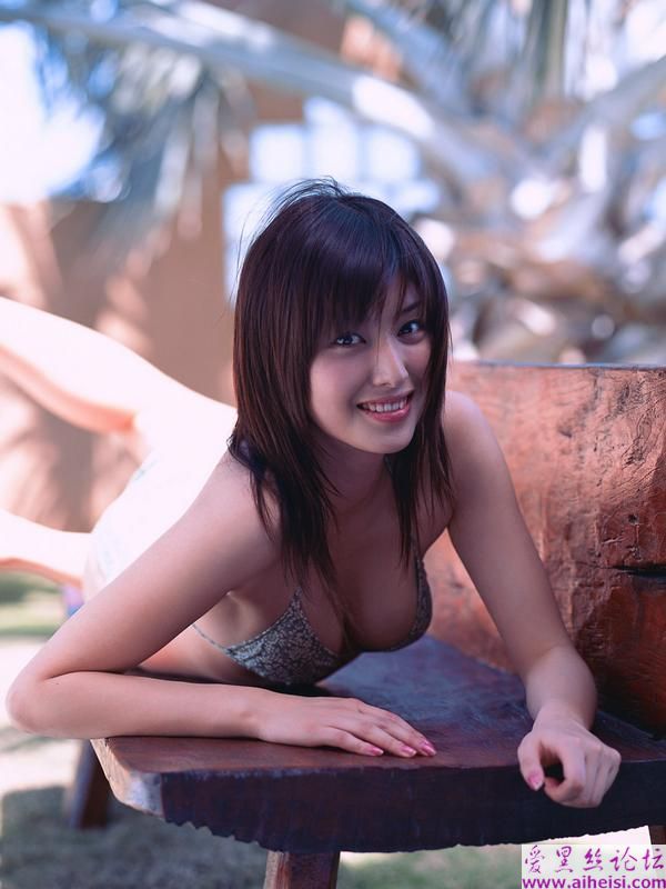 充满野性的美女