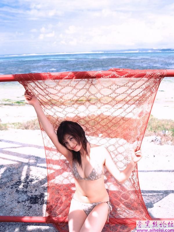 充满野性的美女