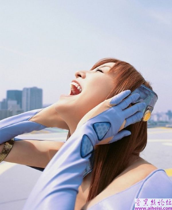 光着屁屁的美女战士