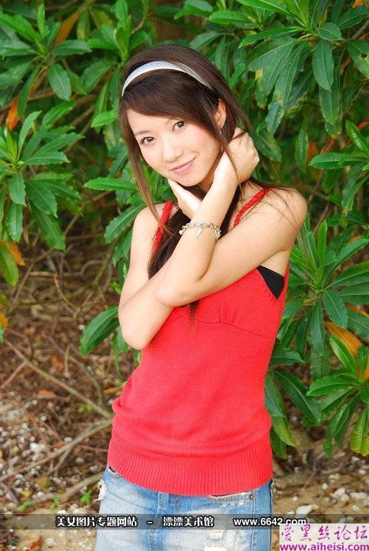 公园里的可爱妹妹