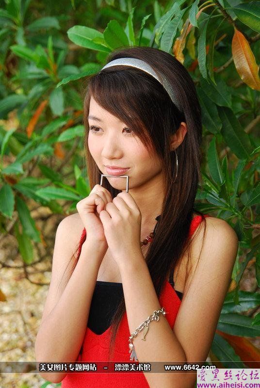 公园里的可爱妹妹