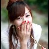 公园里的靓丽女孩