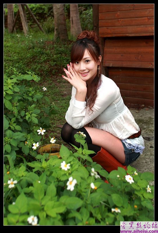 公园里的靓丽女孩