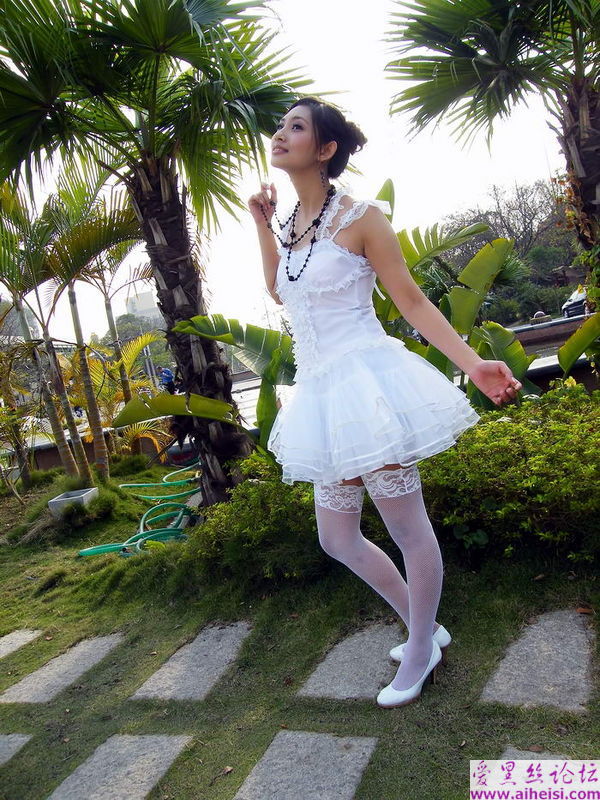 公园里的靓女