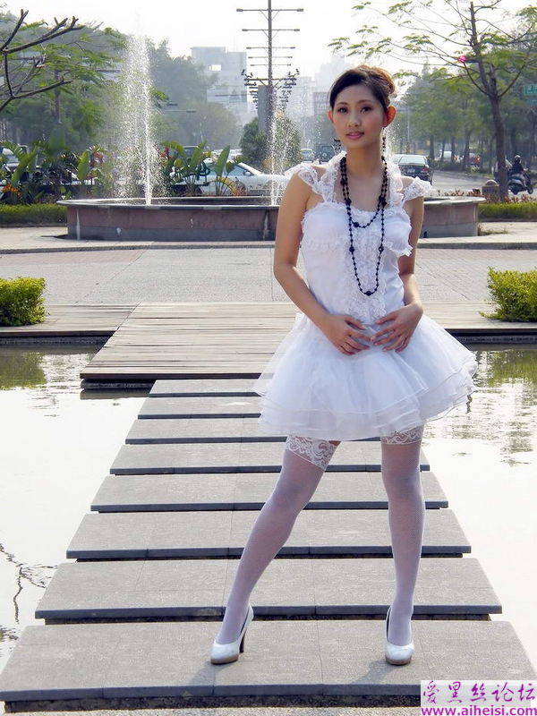 公园里的靓女