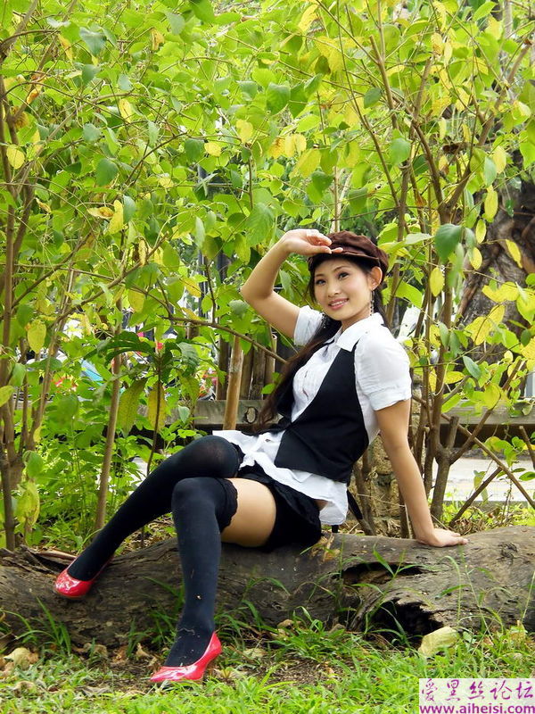 公园里的靓女