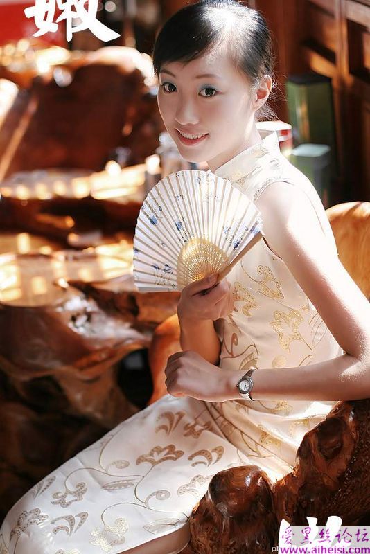 典雅水嫩的江南美女