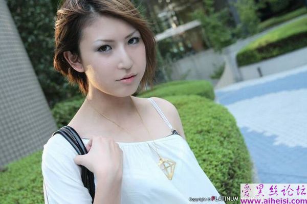 冷艳少妇不甘寂寞卖风骚