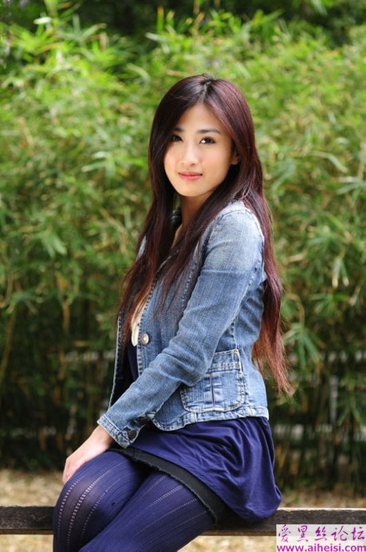 初春里那微笑迷人的都市女孩子真美