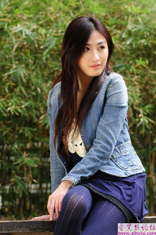 初春里那微笑迷人的都市女孩子真美