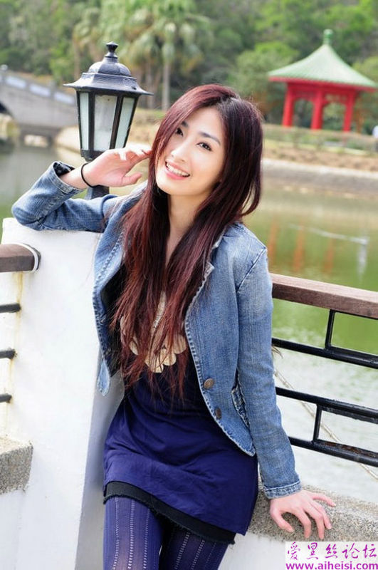 初春里那微笑迷人的都市女孩子真美