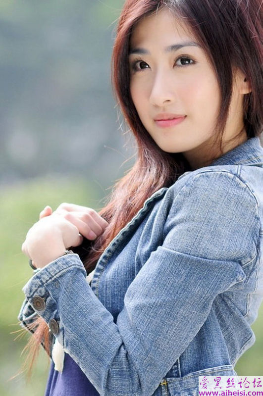 初春里那微笑迷人的都市女孩子真美