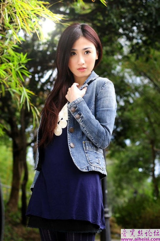 初春里那微笑迷人的都市女孩子真美
