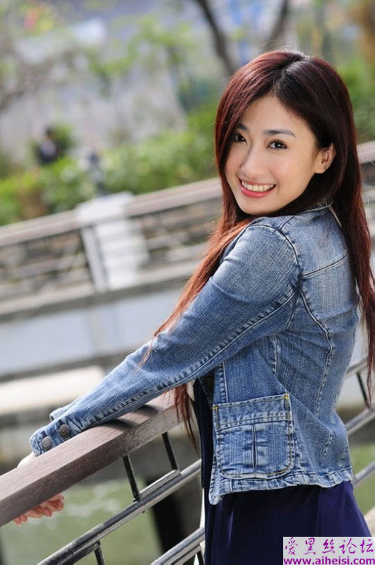 初春里那微笑迷人的都市女孩子真美