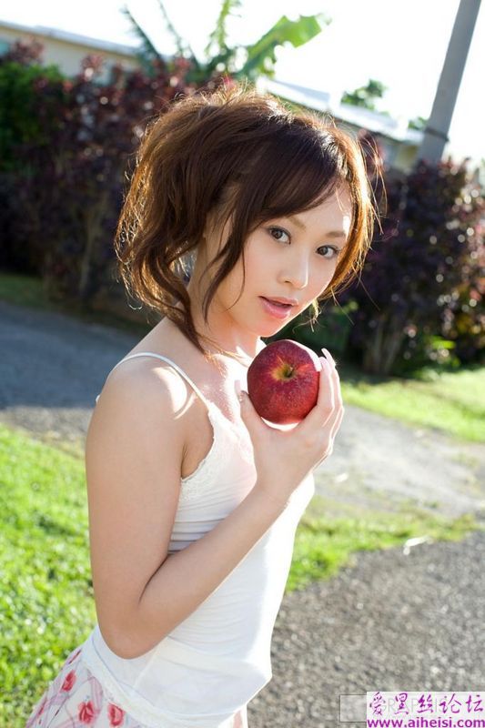 卧室里的白嫩妹妹