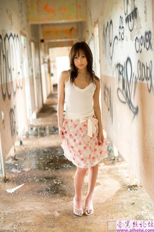 卧室里的白嫩妹妹
