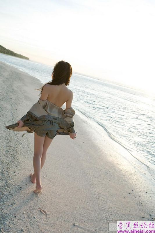 卧室里的白嫩妹妹