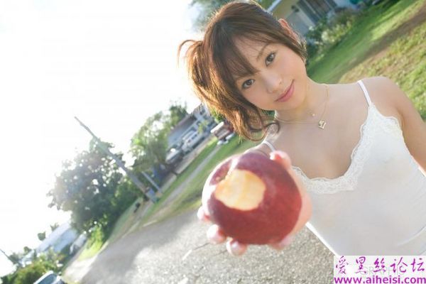 卧室里的白嫩妹妹