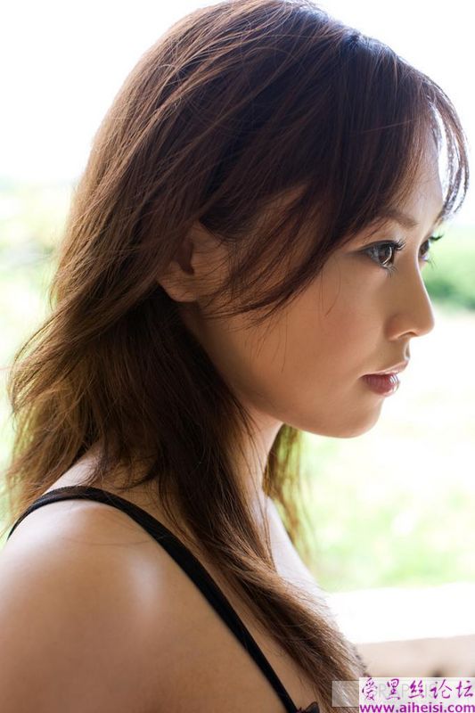 卧室里的白嫩妹妹