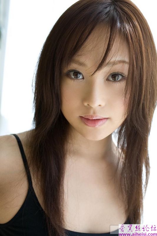 卧室里的白嫩妹妹