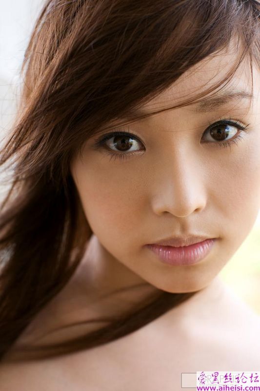 卧室里的白嫩妹妹